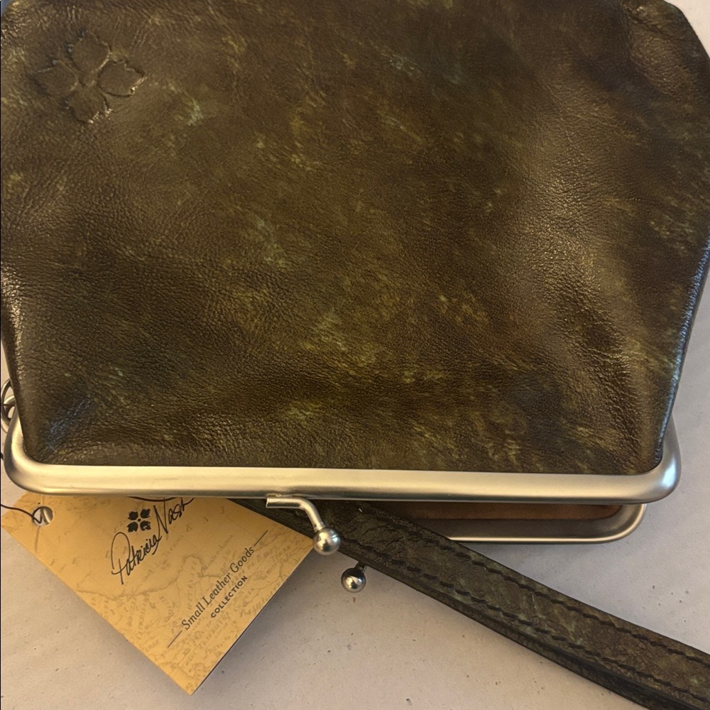 PATRICIA NASH SAVENA TURQUOISE TOOLED LEATHER FRAMED KISS-LOCK WRISTLET - Picture 15 of 15